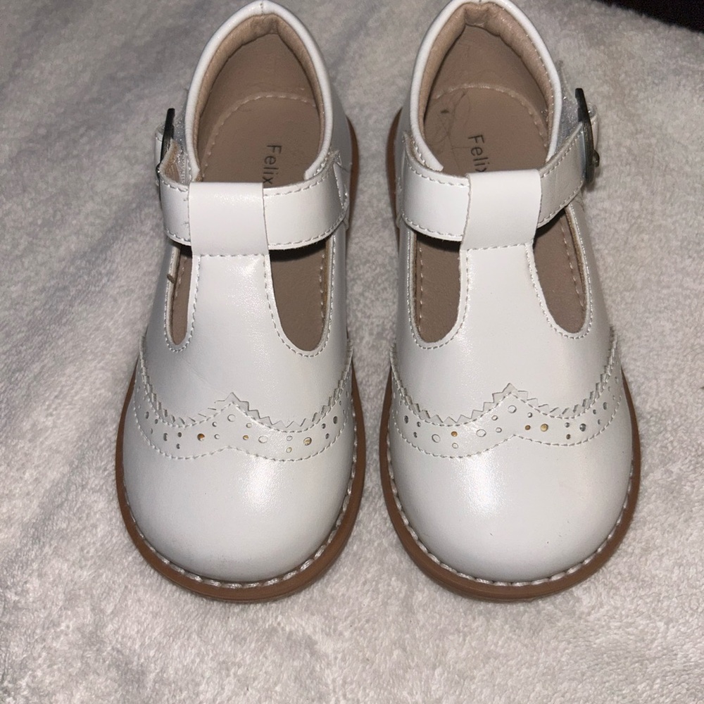 NEW Felix and Flora White T-Strap Mary Jane Shoes Sz 7